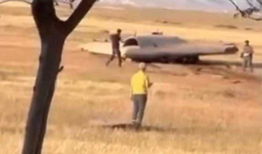 ANKA-3 maakte tijdens de oefening een noodlanding op een leeg stuk land in Konya