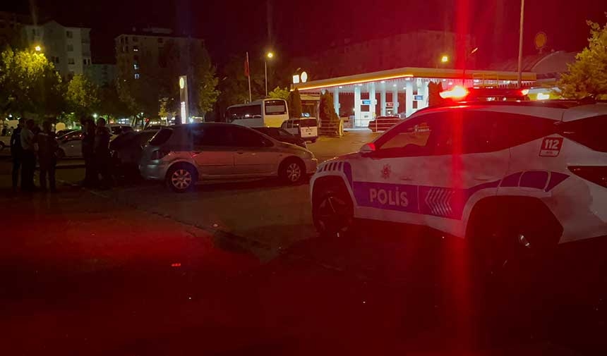 16-jarig meisje steekt haar vriendin neer