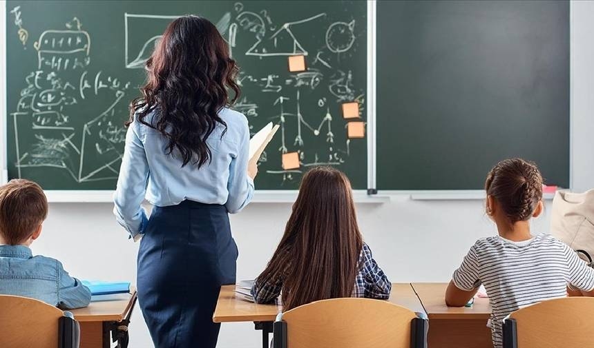 Het Ministerie van Onderwijs heeft een proces van intraprovinciale overplaatsingen van leraren op basis van excuses opgestart.