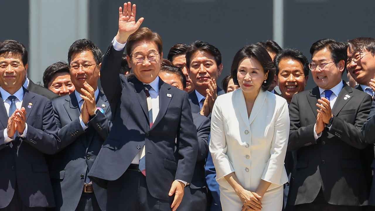 Le nouveau président de la Corée du Sud, Lee Jae-myung, prend ses fonctions