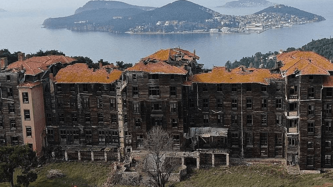 Het Patriarchaat heeft zijn beslissing genomen! Het lot van het Griekse weeshuis in Büyükada is bepaald.
