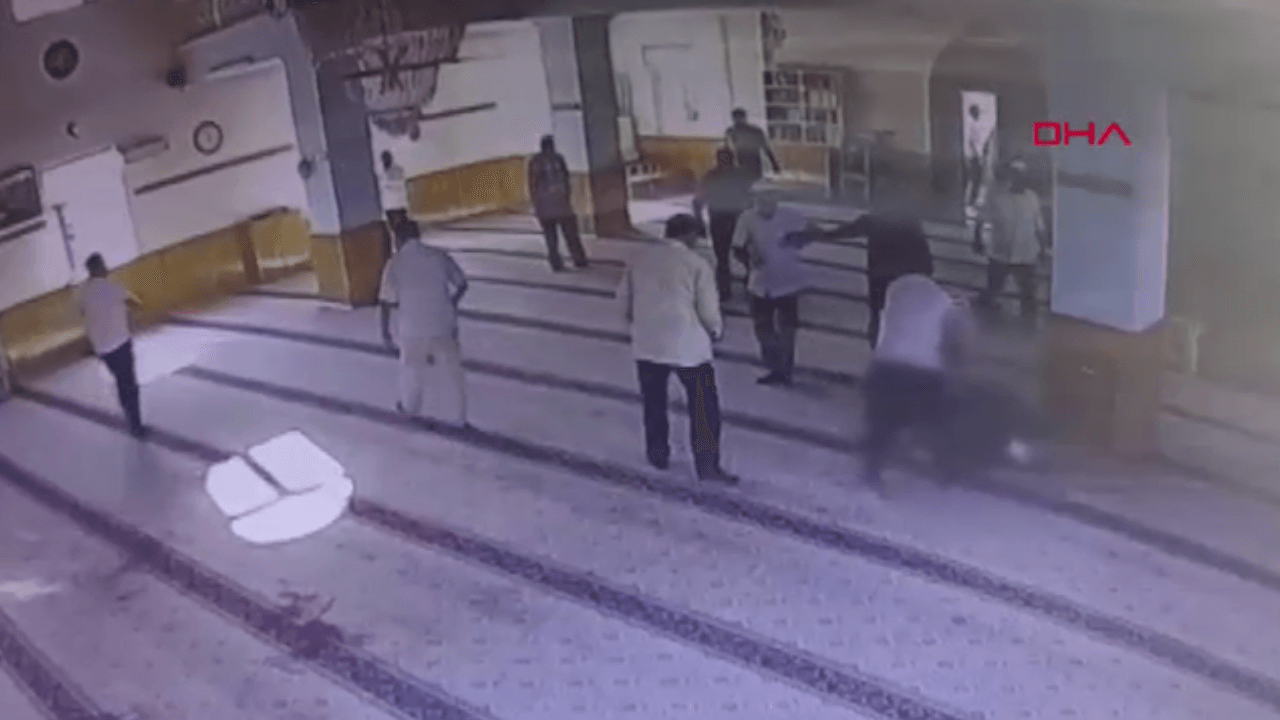 Er hat seinen Nachbarn in der Moschee getötet!