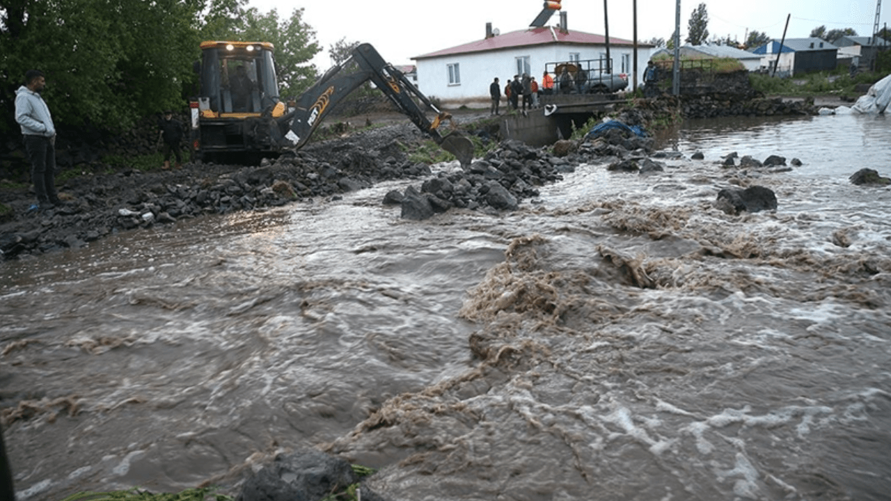 ¡Kars inundado! Las casas quedaron bajo el agua.