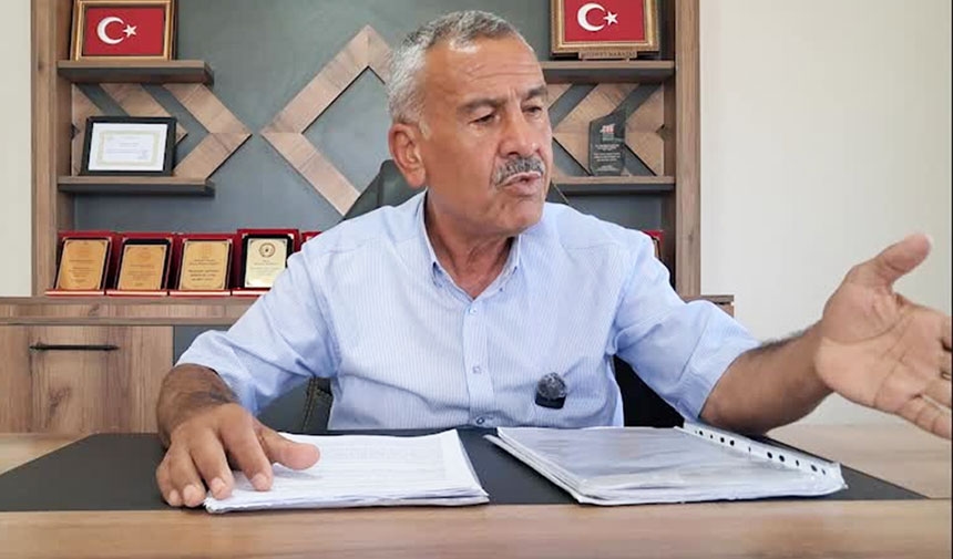 De voormalige AKP-burgemeester klaagde bij Erdogan over de nieuwe AKP-burgemeester: ze beroven de hele gemeente.