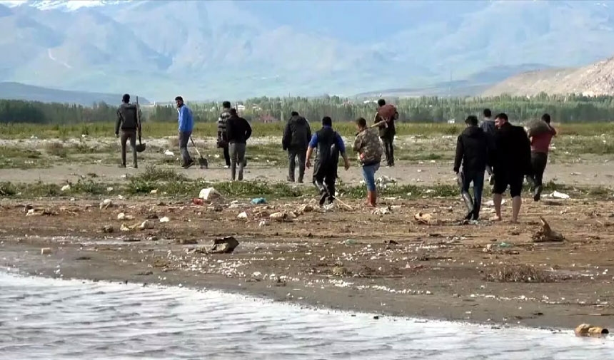 Les habitants de Van sont inquiets ! Le lac a reculé, réduisant la distance entre les deux quartiers.