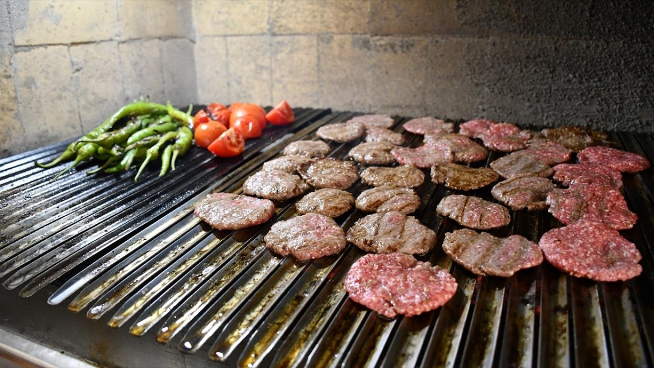 Landwirtschaftsministerium gab bekannt: In dem als Rind- und Lammfleisch verkauften Produkt wurde Geflügelfleisch nachgewiesen
