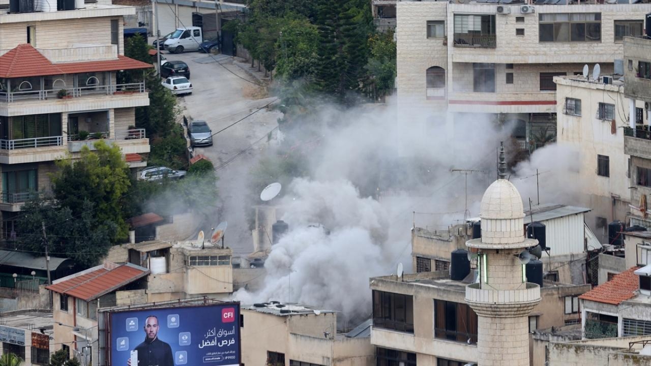 Genocidaal Israël blaast Palestijns huis op met explosieven