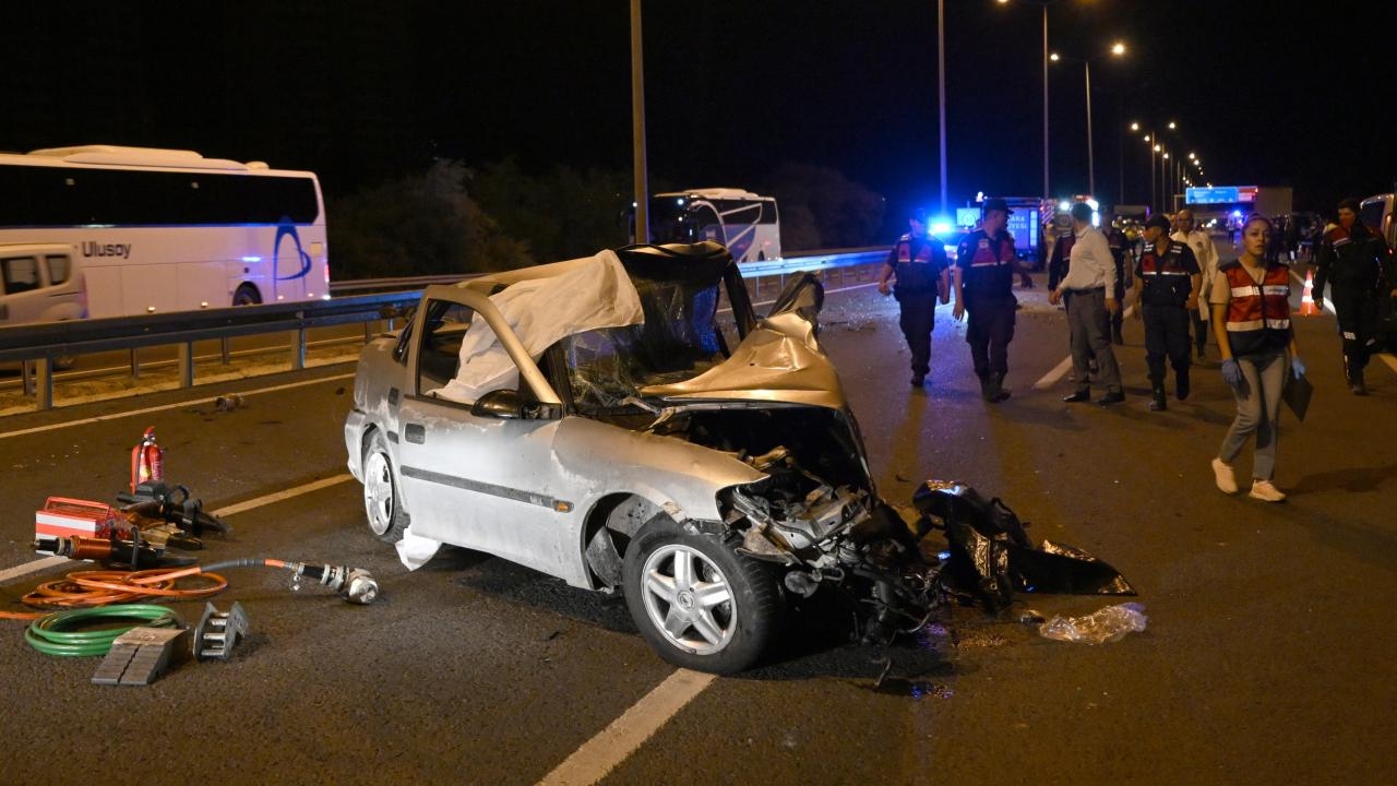 Ankara'da, ters yönde giden araç karşıdan gelen araçla çarpıştı: 2 ölü