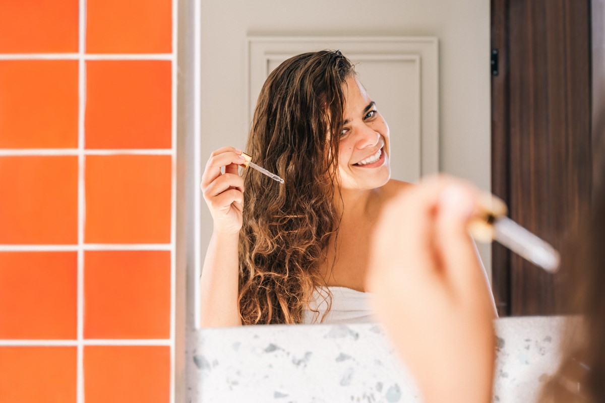 Descubre 3 aceites naturales que protegen tu cabello de los daños causados ​​por las planchas