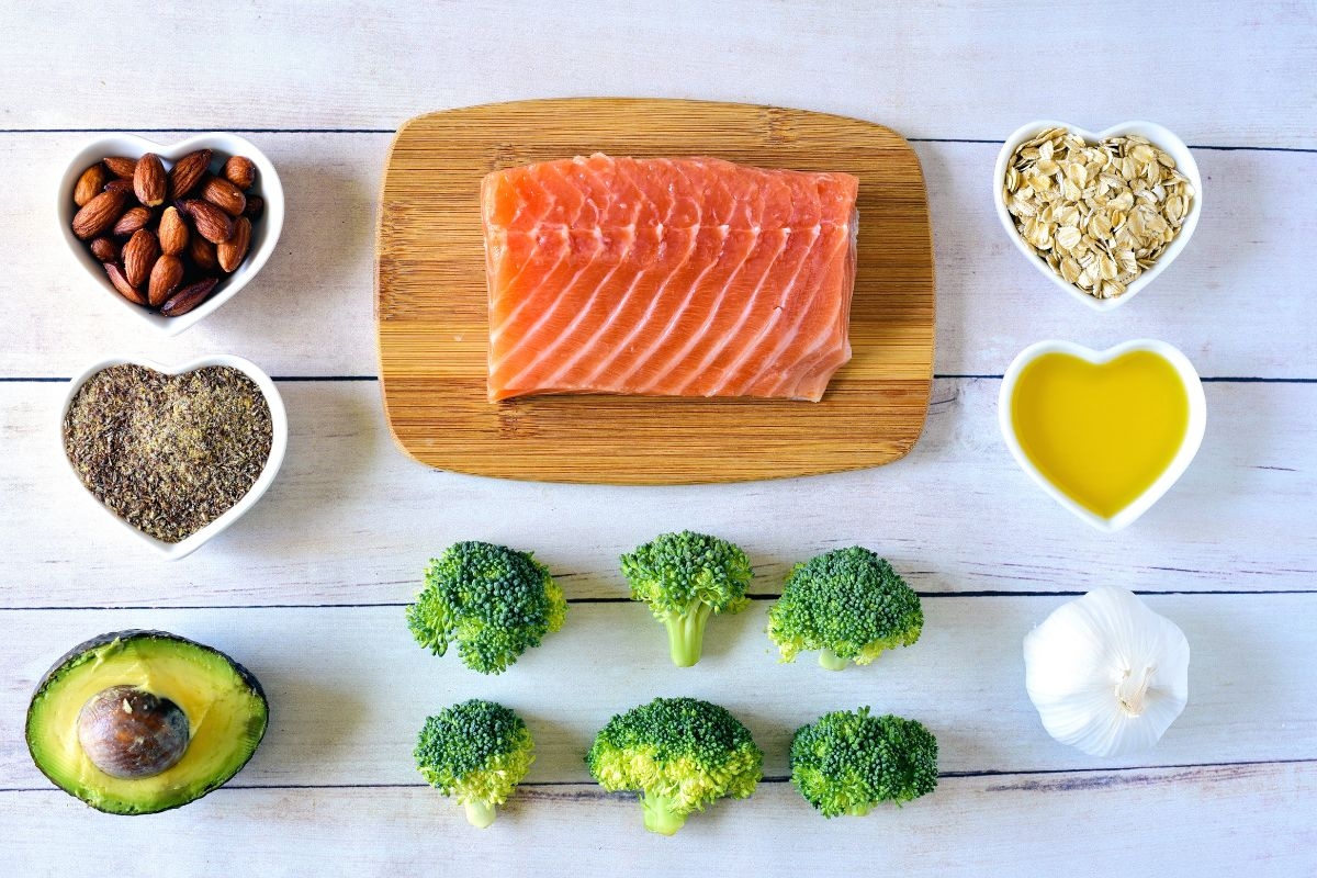 These foods naturally lower cholesterol and protect your heart.