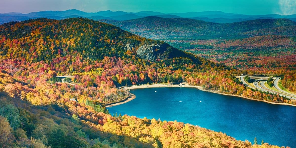 15 New England Sonbahar Yaprakları Yolculuğu