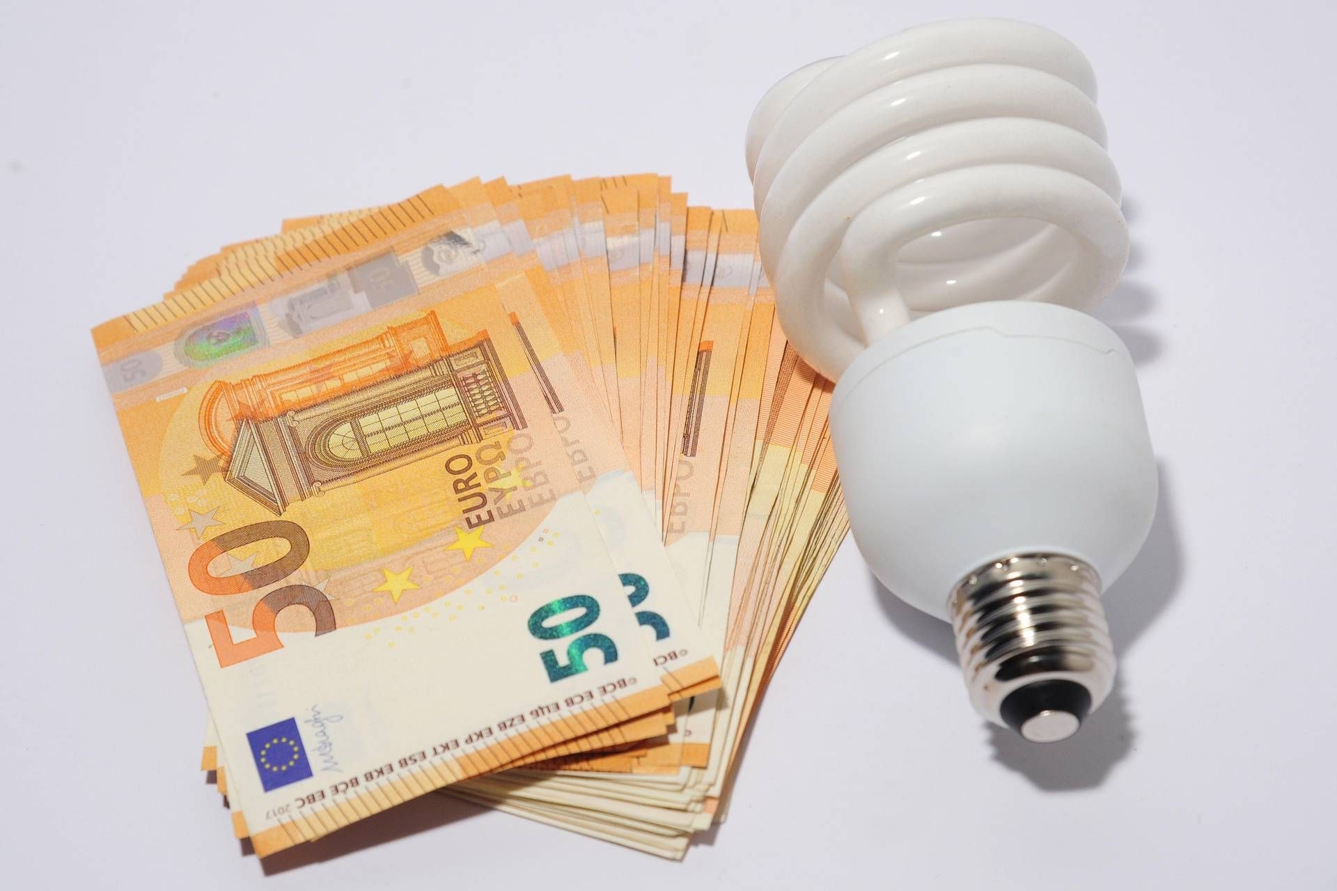 Conta de luz e gás, a partir de 1º de julho chega o 'recibo de energia'