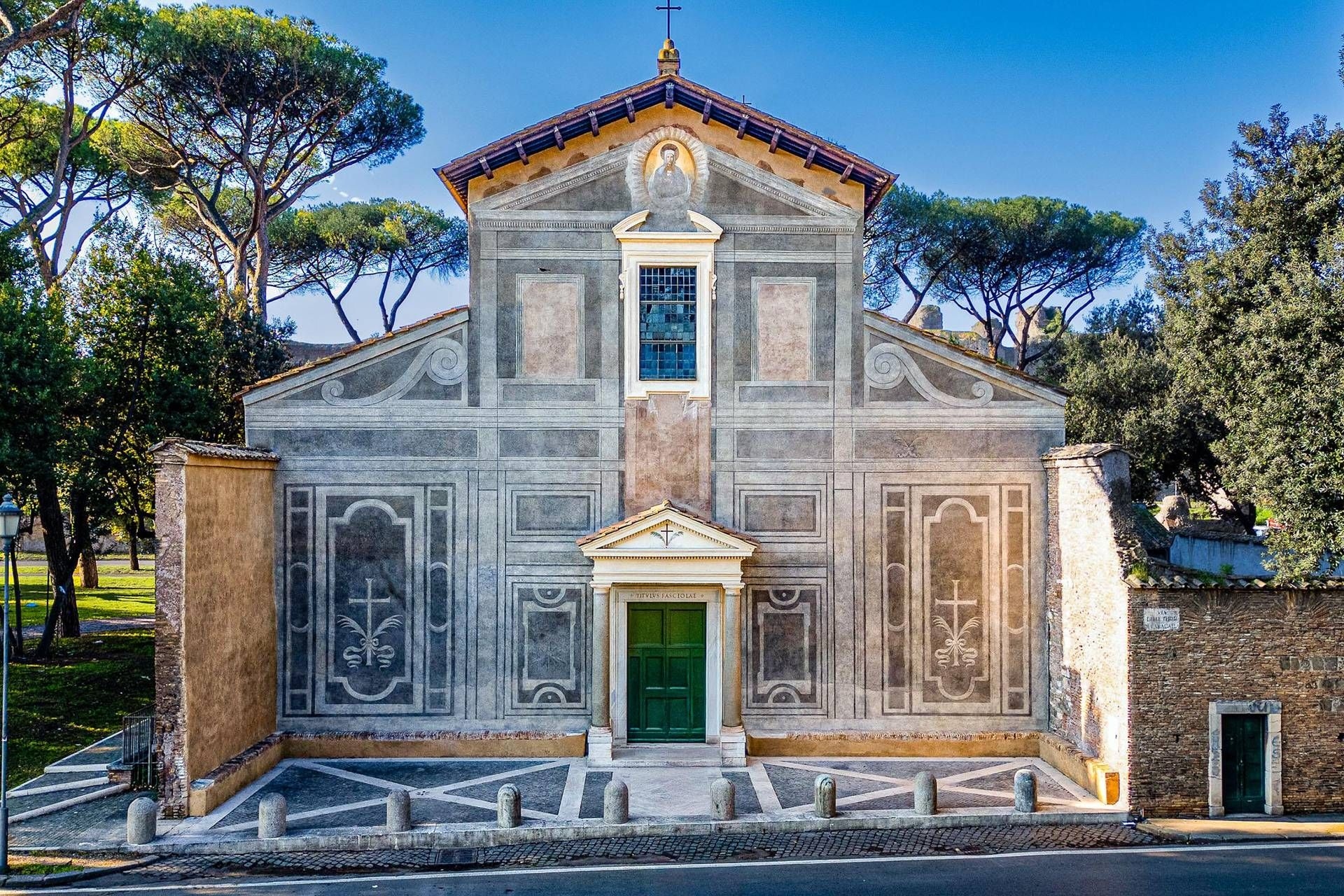 Roma'daki Aziz Nereus ve Akhilleus Kilisesi'nin cephesi restore edildi