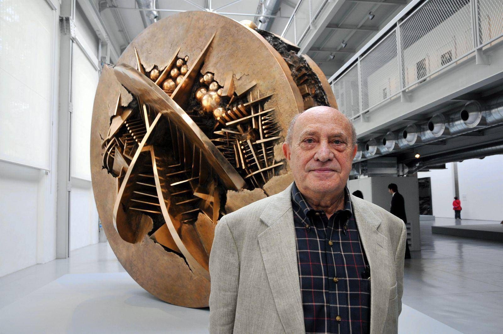 Adieu à Arnaldo Pomodoro, géant de la sculpture italienne