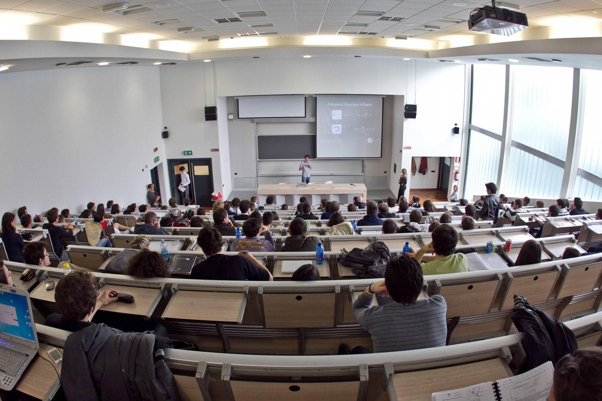 Universiteit Fnopi: "Zonder ministeriële decreten lopen de verpleegkundige examens gevaar."