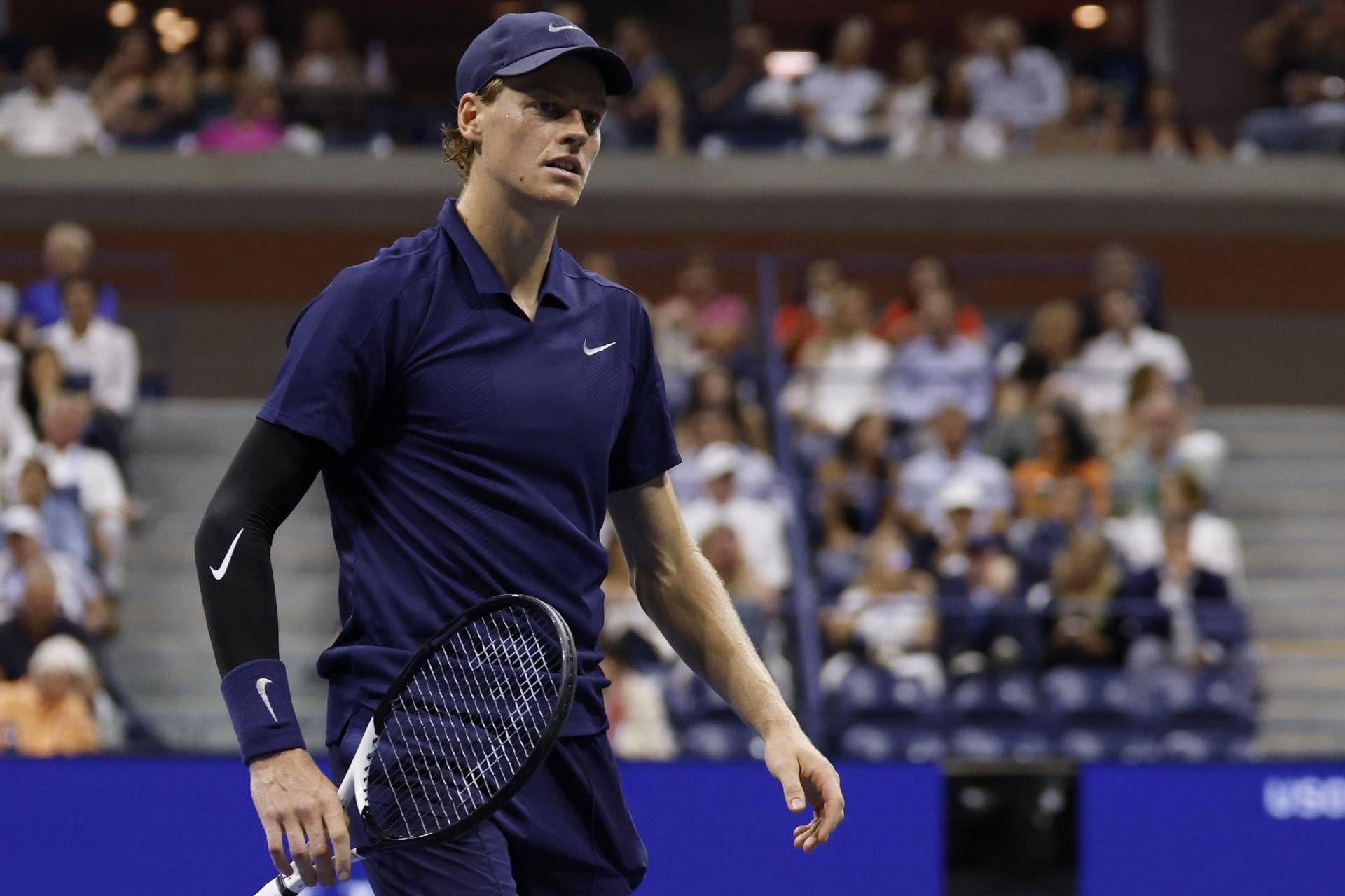 Sinner lesionado contra Auger-Aliassime: Jannik pede tempo médico