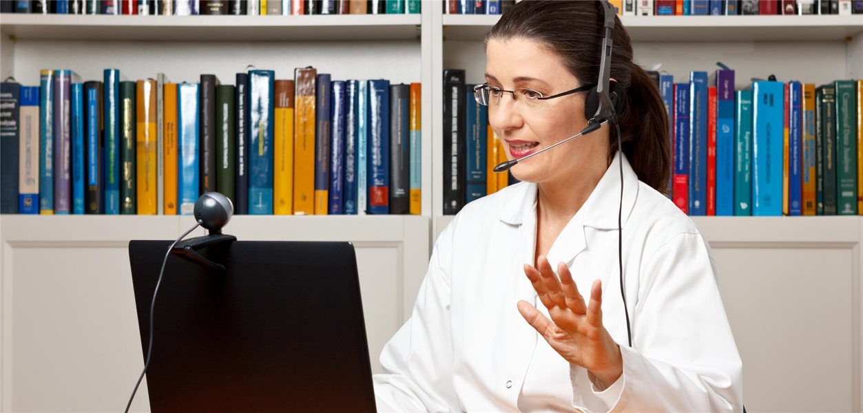 Initial assessment in the practical test: First the chatbot, then the video consultation