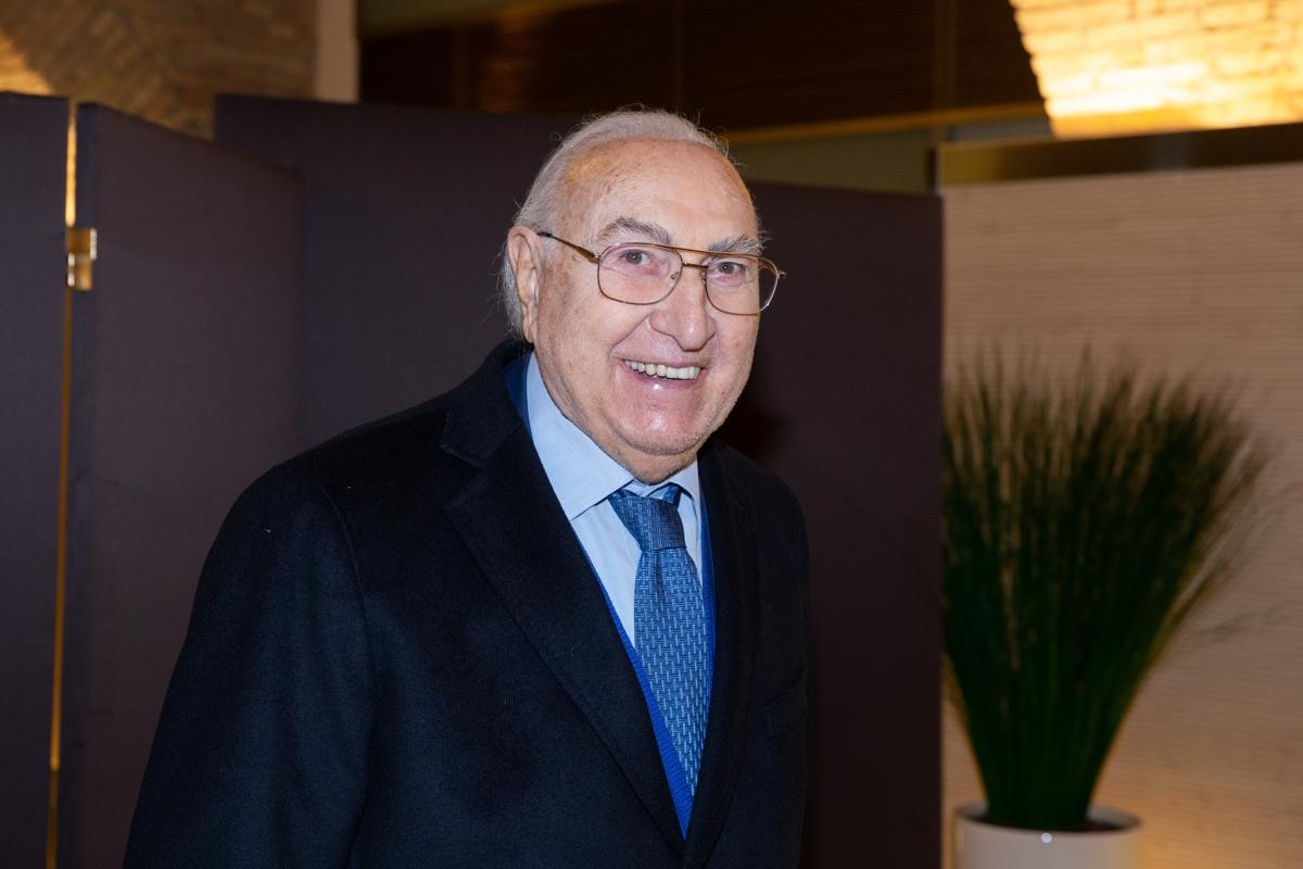 Pippo Baudo, Abschied vom König des italienischen Fernsehens. Eine sechzigjährige Karriere, die die Popkultur prägte.