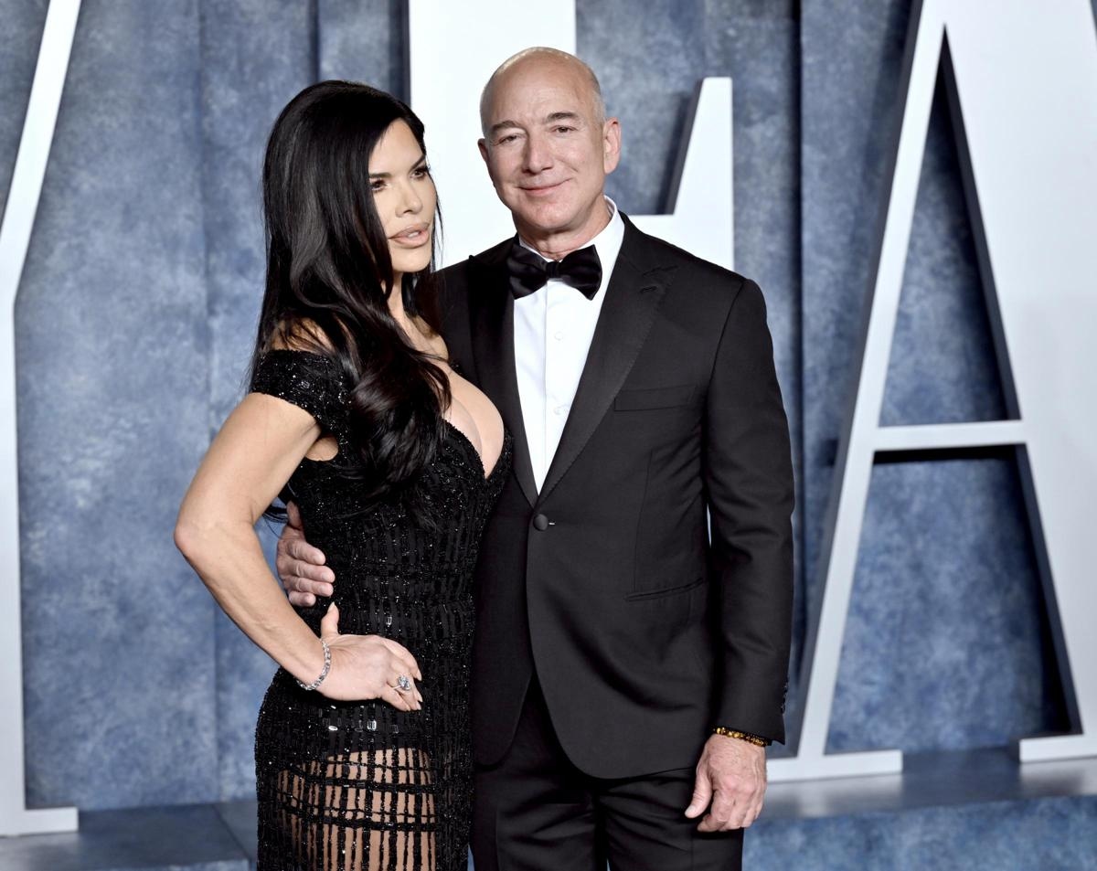 Nozze di Bezos a Venezia, i 27 cambi d'abito di Lauren: sfida milionaria tra Dior, Dolce & Gabbana e...