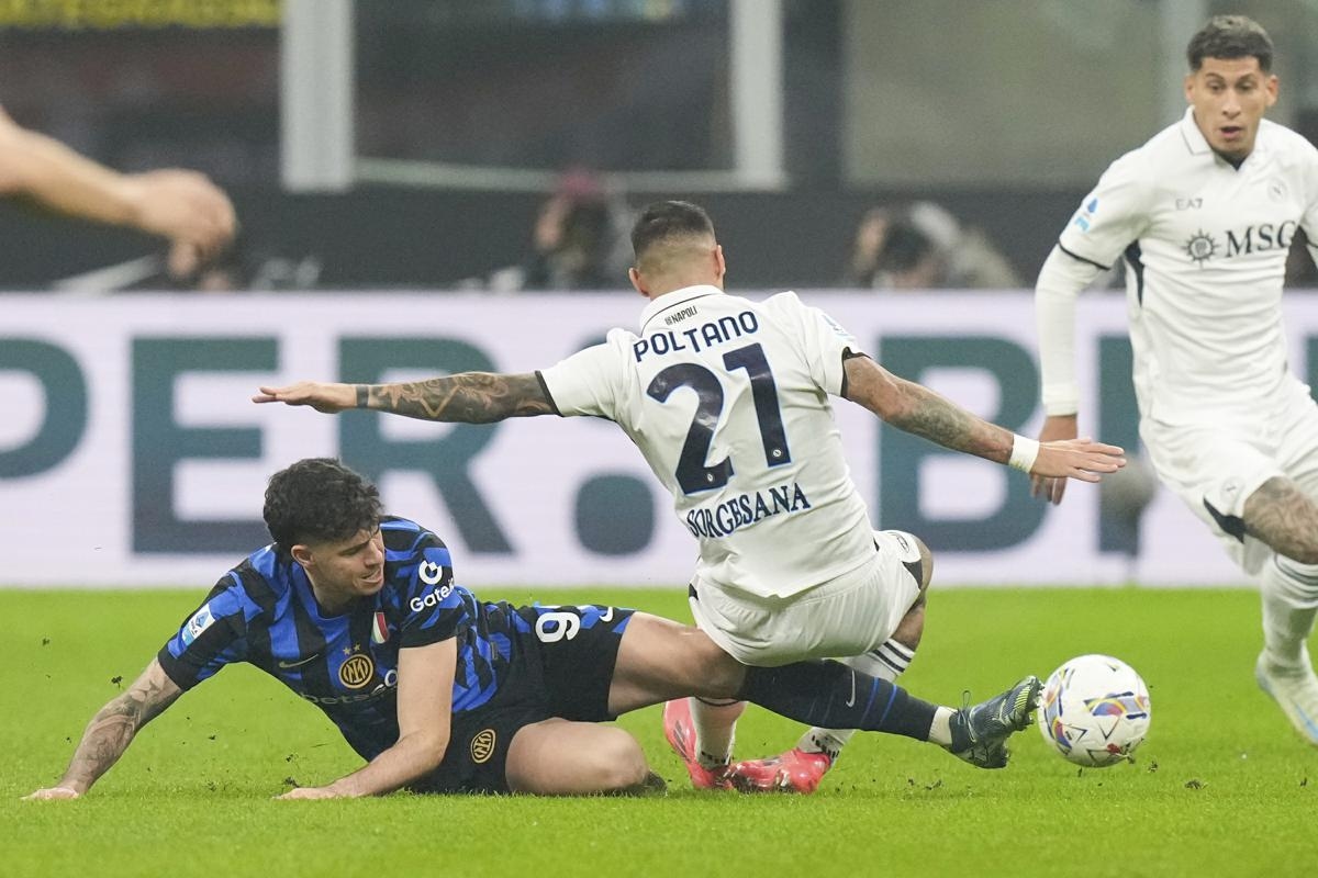 Napoli e Inter, quando si giocano le sfide scudetto con Cagliari e Como (e chi ha vinto la battaglia delle date)