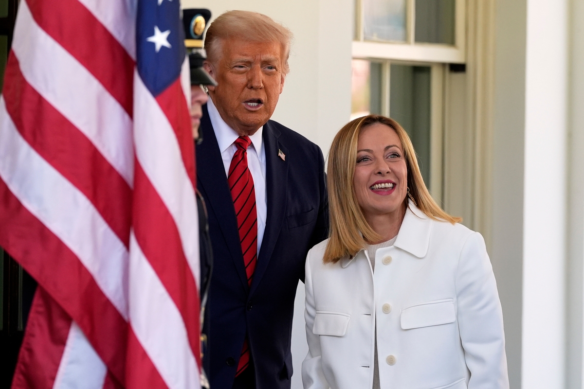 Bei den Gesprächen zwischen Trump und Putin über die Ukraine spielt Meloni eine entscheidende Rolle dabei, die Vereinigten Staaten und Europa am Vorabend des Gipfels vereint zu halten.