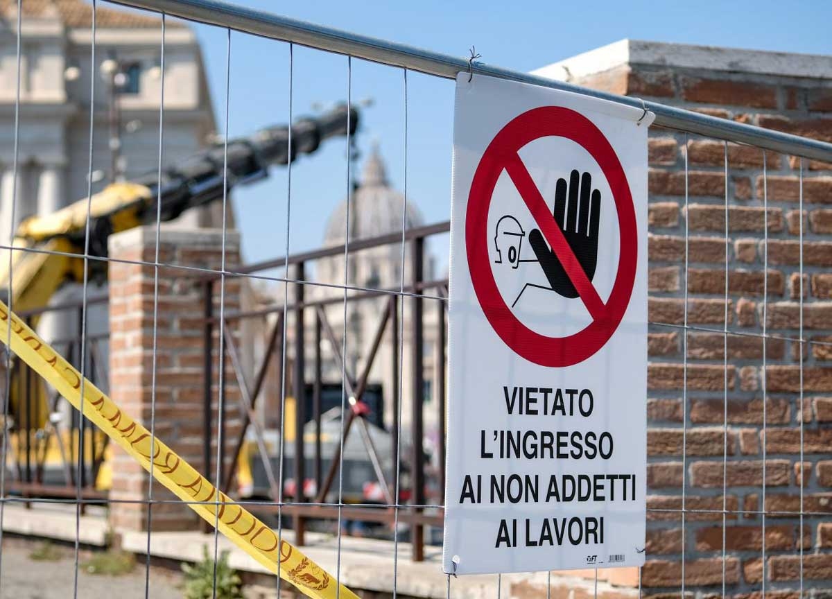 Roma, Jübile'ye (son derece) geç kalmıştır, ancak vatandaşlarının aksine Kamu Yönetimi cezasız kalmıştır.
