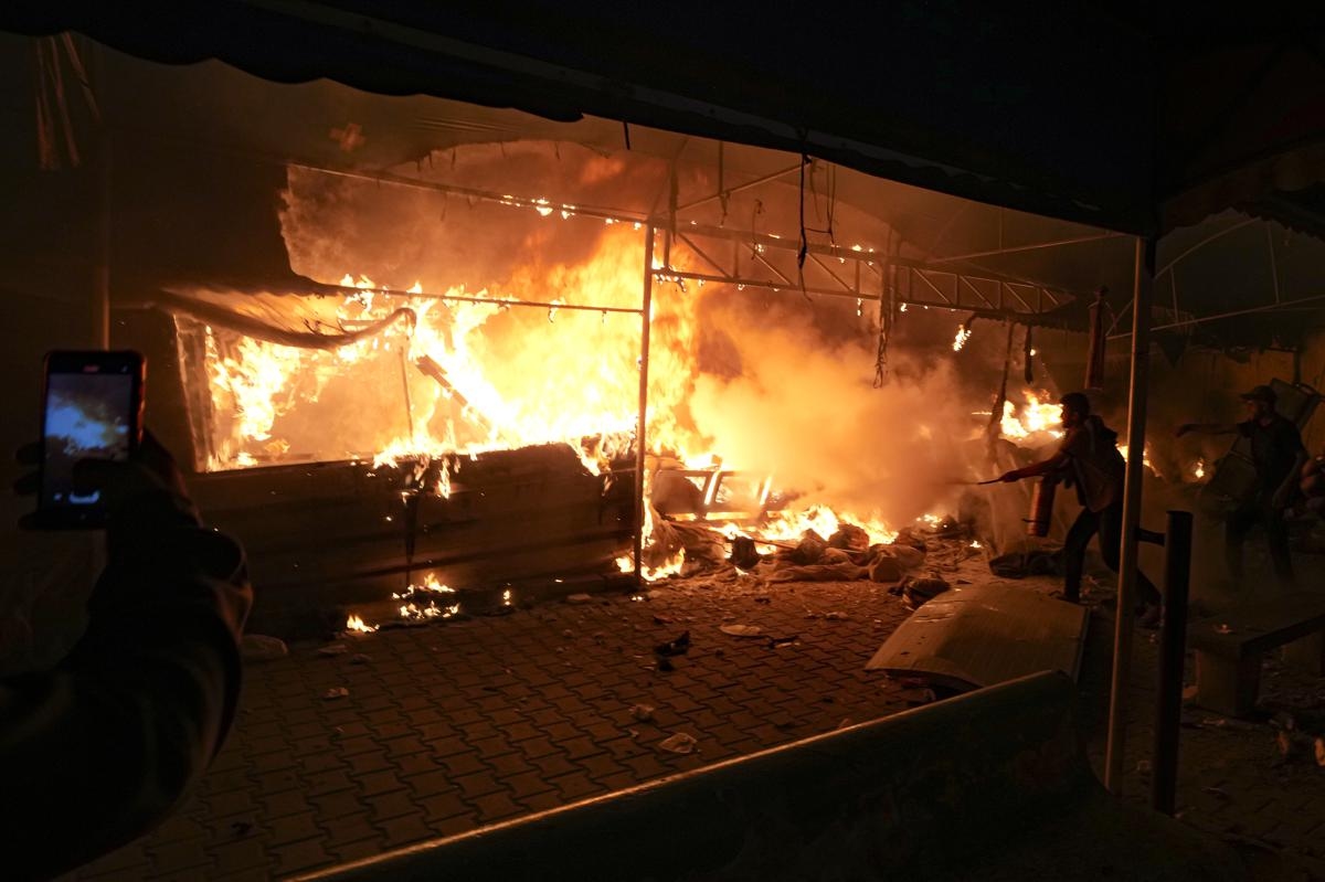 Gaza, il bilancio delle vittime continua a salire: 110 morti nei raid israeliani di ieri nella Striscia