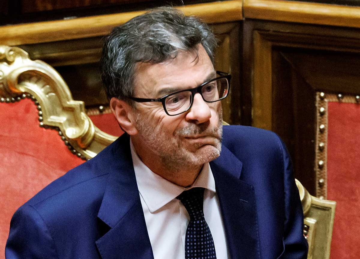 Deveres, Giorgetti: "As negociações são longas e exaustivas." E sobre o Unicredit...