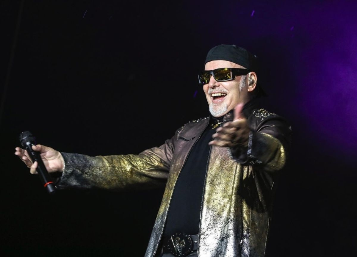 Vasco Rossi breaks records, selling out his 2026 tour in two hours with over 350,000 tickets - "Striking figures"