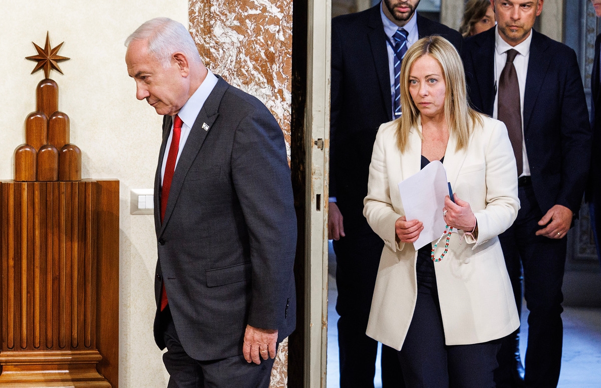 Meloni condamne fermement Netanyahou. Le Premier ministre (en accord avec Tajani) est moins trumpien, plus pro-européen et un « ami » du pape.