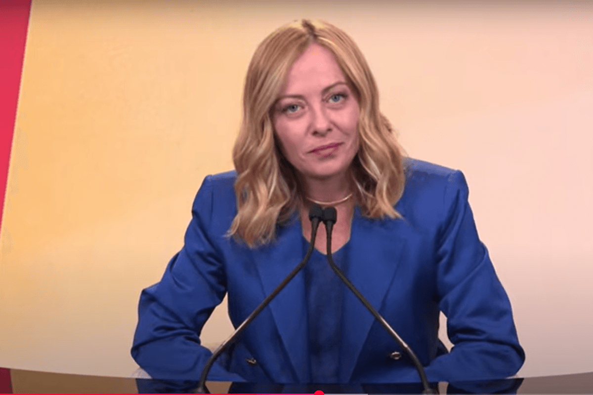 Мелони на Глобальном саммите: «Объемы высадки сокращаются. Миграцию можно контролировать».