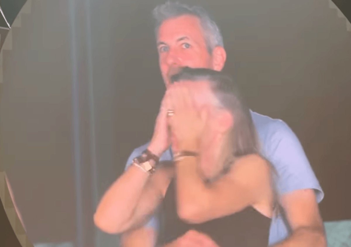 A eterna arte da fofoca: de Versalhes à câmera do beijo, nada mudou. Mas você realmente acredita que a fofoca nasceu com o Instagram?