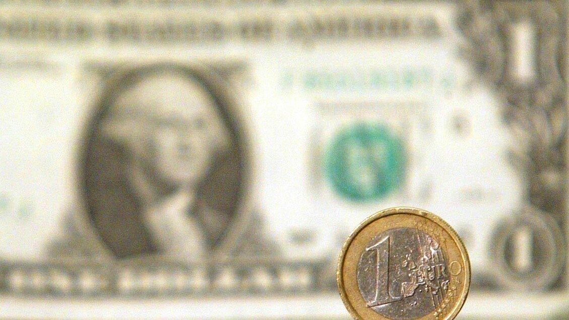L'euro en baisse au début, s'échangeant à 1,1221 $