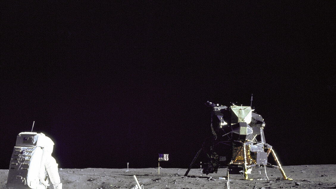 El Día de la Luna se celebra en medio de protestas