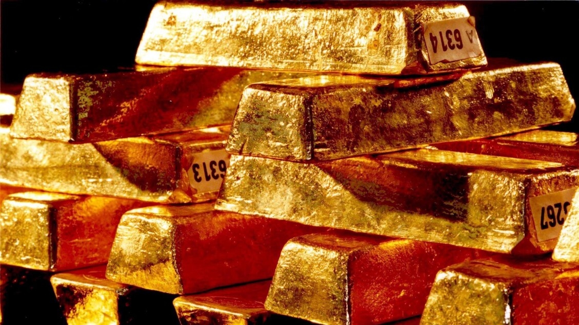O ouro está em baixa, com preços à vista em US$ 3.210,79