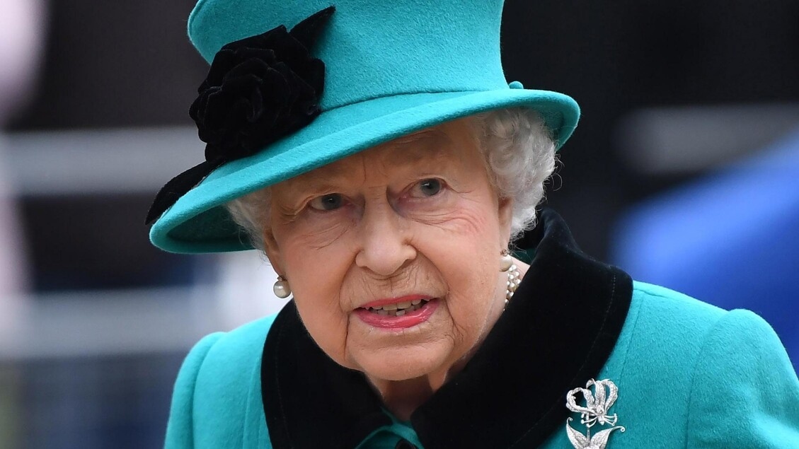 O Palácio de Buckingham acolhe uma exposição de roupas da Rainha Elizabeth