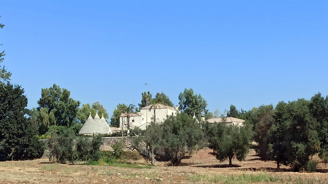 Vacanze blindate per Meloni in Valle d'Itria con la famiglia