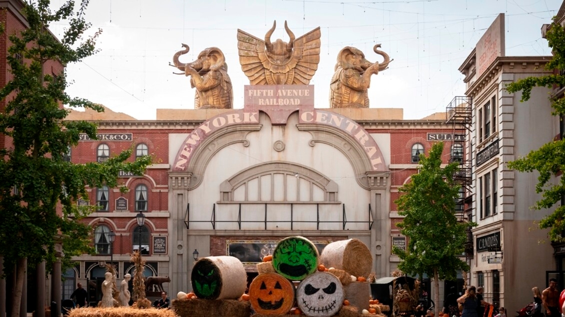 Tema parklarında Cadılar Bayramı, geçit törenleri ve heyecan verici gösterilerle kutlanıyor