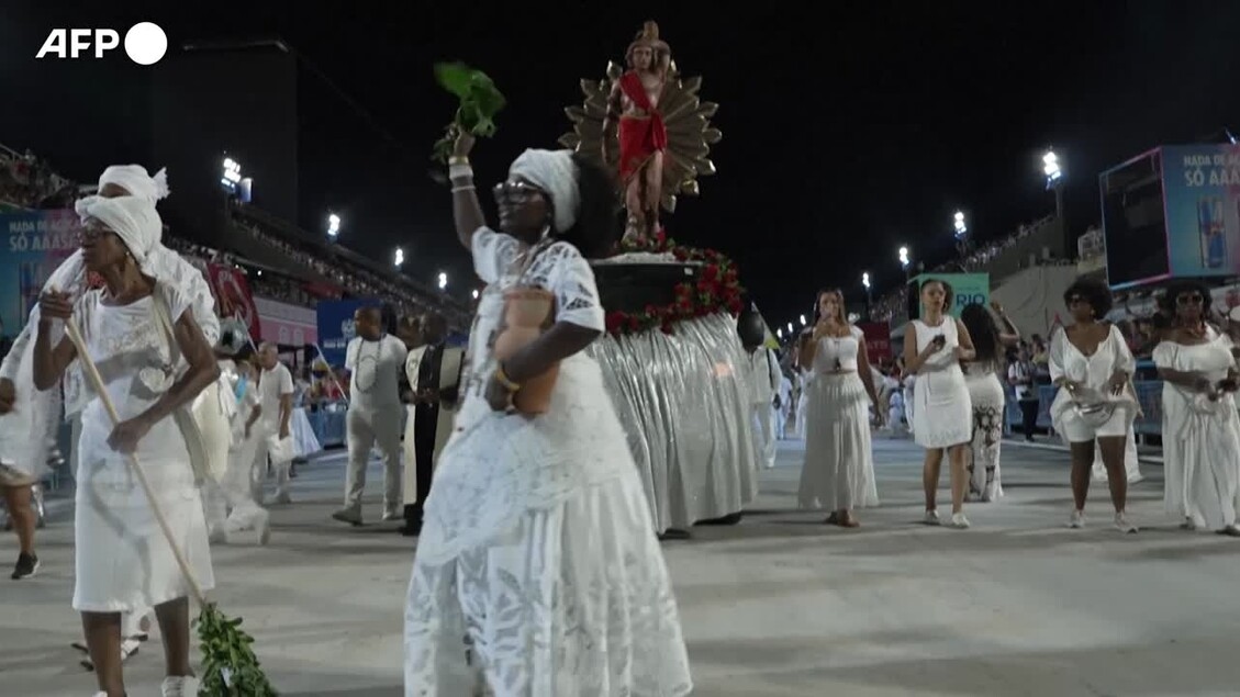 Rio Karnavalı, Sambadrome'daki geçit töreninden önceki arınma ayini