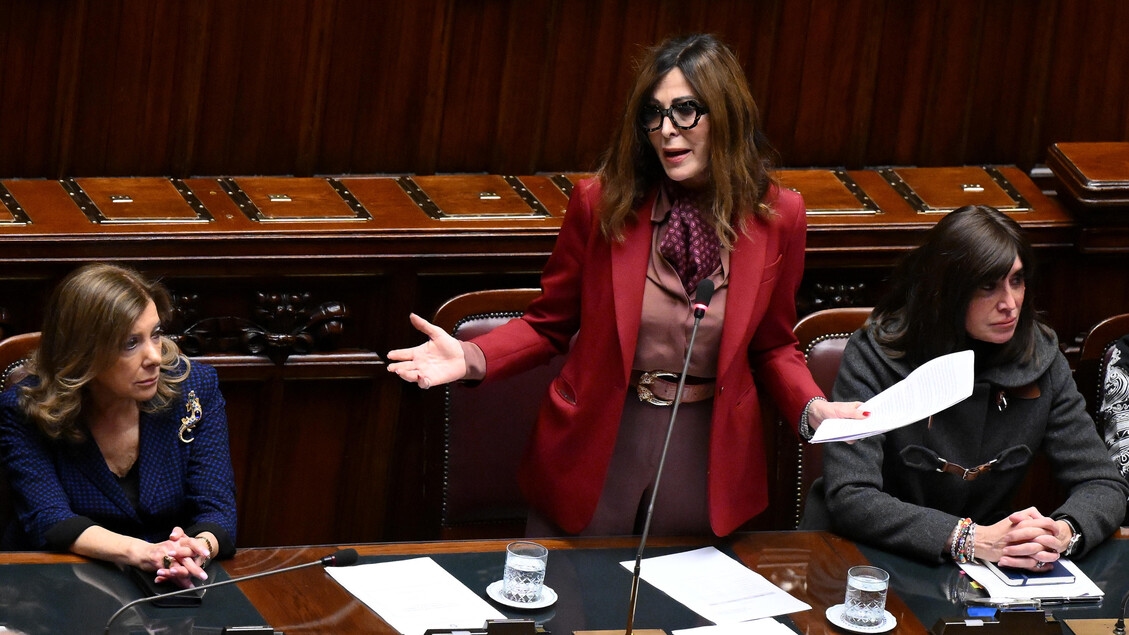 La Cámara examina la moción de censura contra Santanchè, el ministro: 'Estudiaré la dimisión pero solo, sin chantajes'