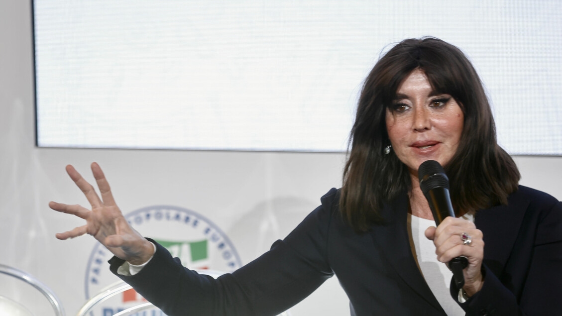 Bernini, l'Italia sta potenziando infrastrutture strategiche IA