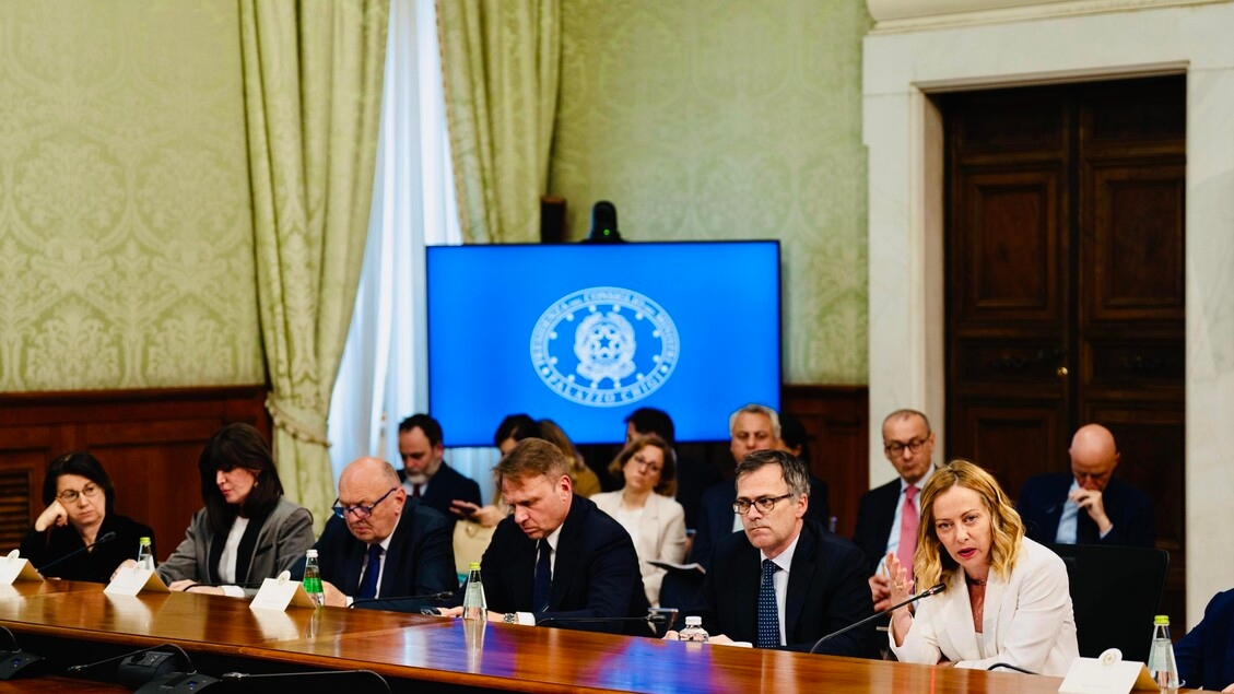Meloni in de Raad van Ministers, over de mandaten nu Raadpleeg dan algemene reflectie
