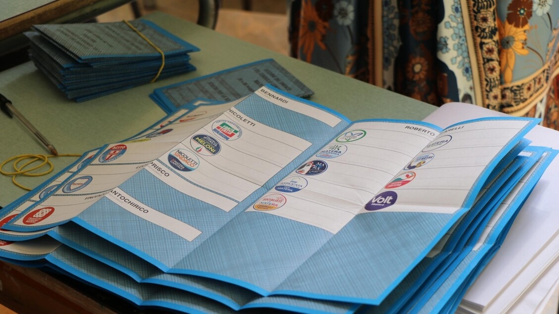 Municipal Elections: 43.85% Vote at 11pm, Turnout Down 6 Points