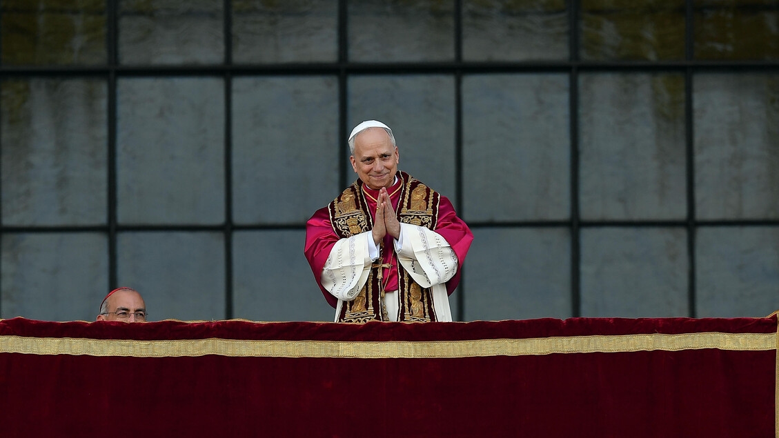 New appeal for peace, then the Pope embraces Rome