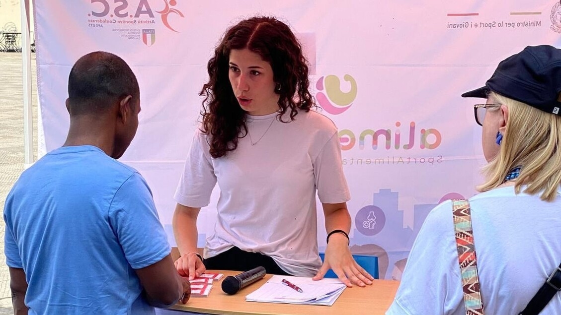 Visitas deportivas y médicas en la plaza, en Forlì el Tour de la Salud