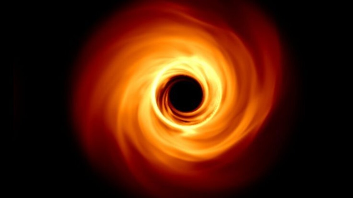 Il buco nero della Via Lattea sta ruotando alla massima velocità