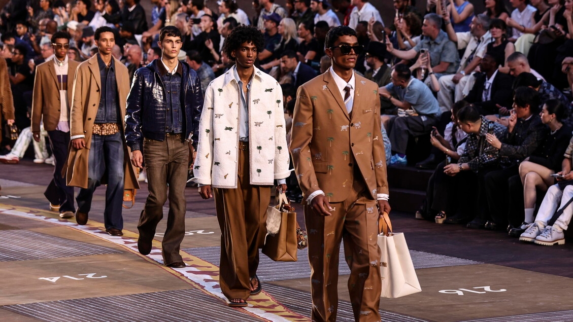 En París, el hombre Vuitton entre viajes a la India y elegancia dandy