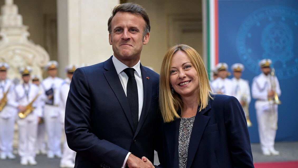 Meloni-Macron, três horas de conversas presenciais para selar a paz