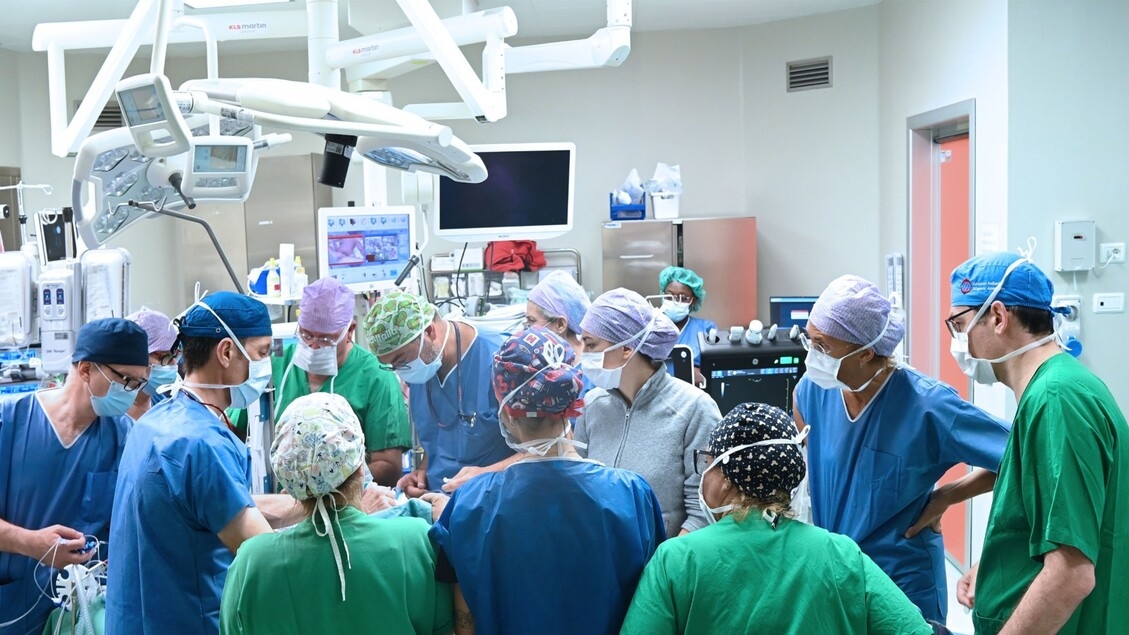 Siyam İkizleri Cenova'da 12 Saatlik Ameliyatla Ayrıldı