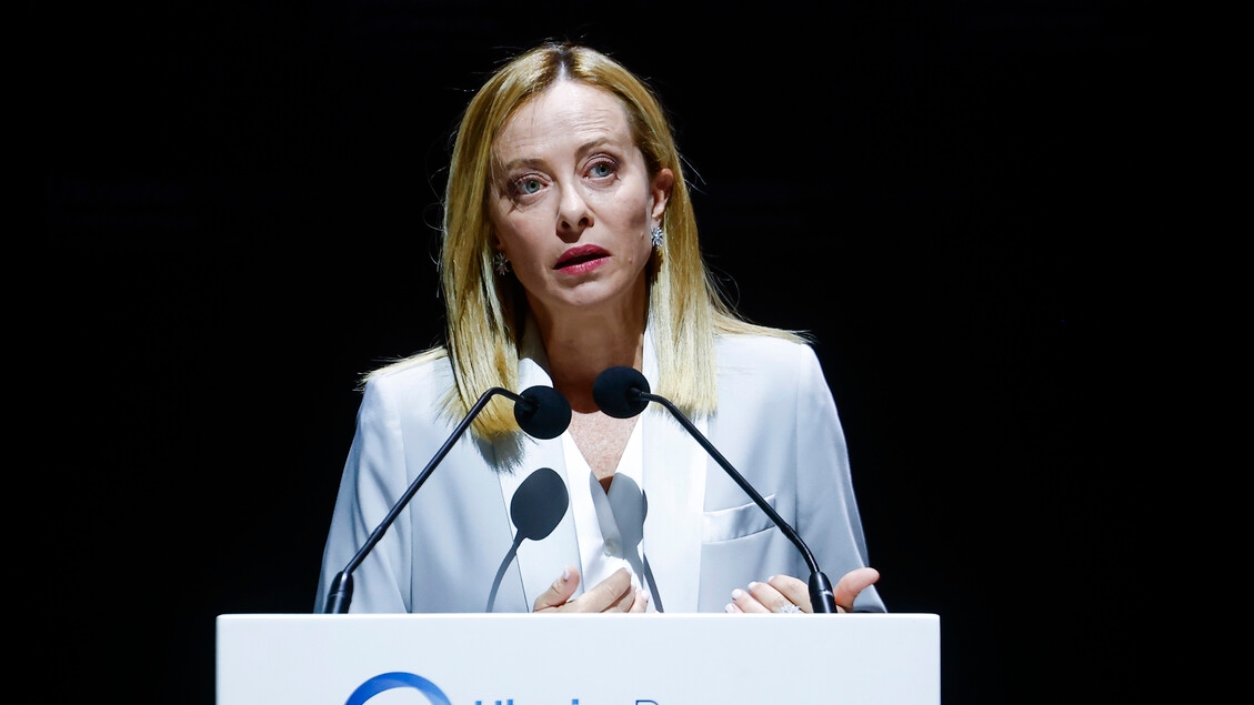 Dalla Conferenza di Roma 10 miliardi a Kiev. Meloni: 'Putin ha fallito'